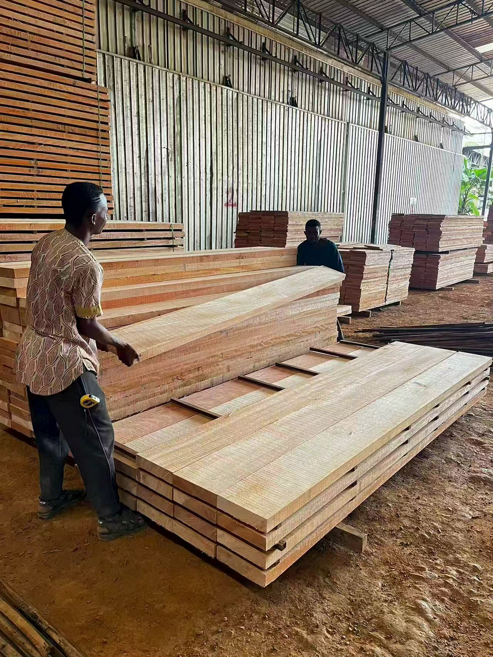 Okoume (4) Okoume (4)