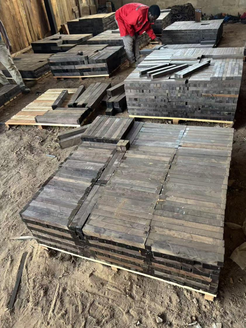 Ebony Wood (4) Ebony Wood (4)