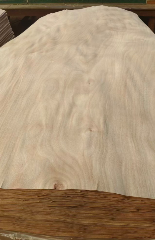 Okoume Veneer (3) Okoume Veneer (3)