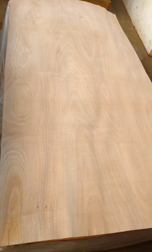 Okoume Veneer (4) Okoume Veneer (4)
