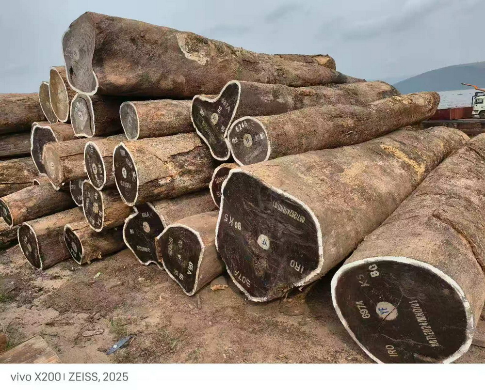 Iroko Round Logs