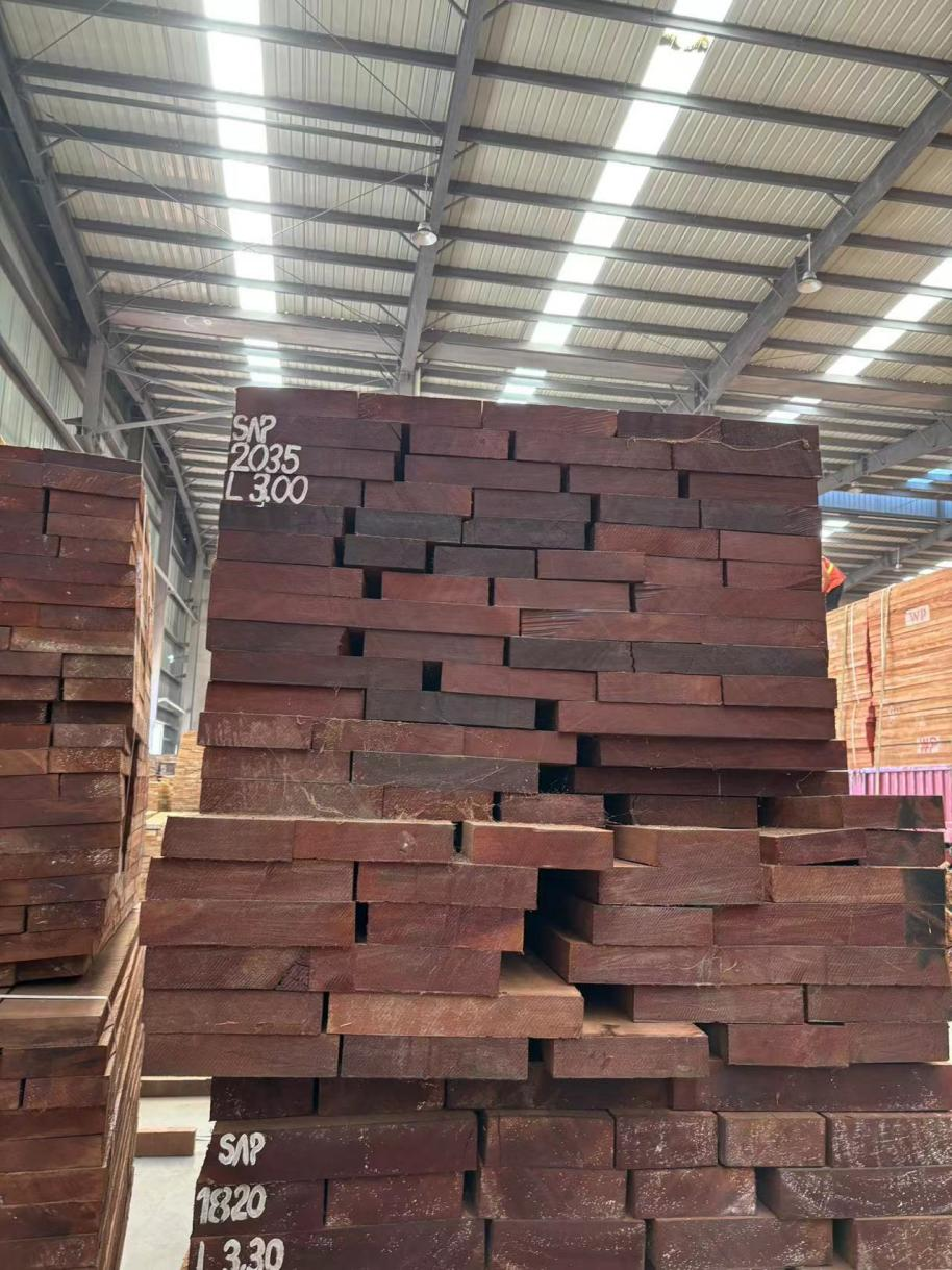 Sapelli Wood vs. Mahogany (2)